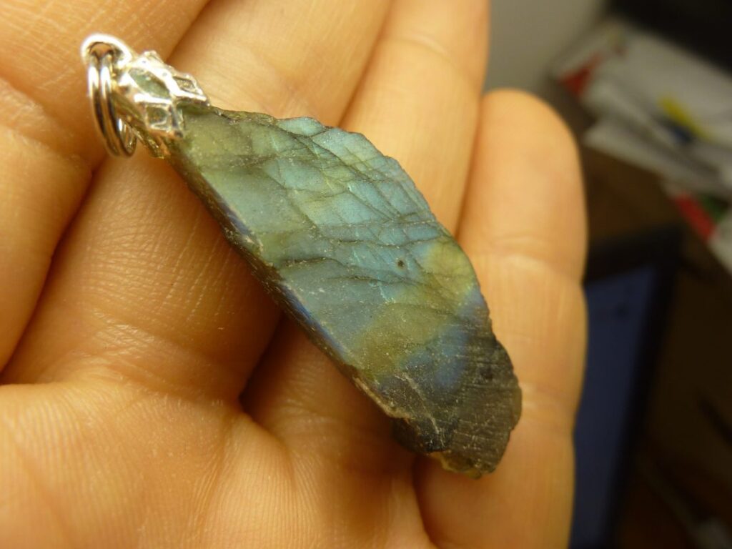 Pendentif Protection Labradorite Brut Ref 0259