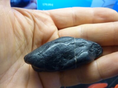 ENORME SPINELLE NOIRE 50,5 gr REF 2526