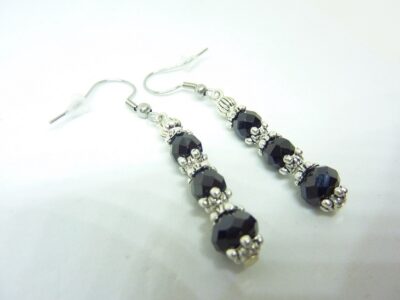 BOUCLES D'OREILLES PROTECTION SPINELLE NOIR 7 X 5 ET 6 MM