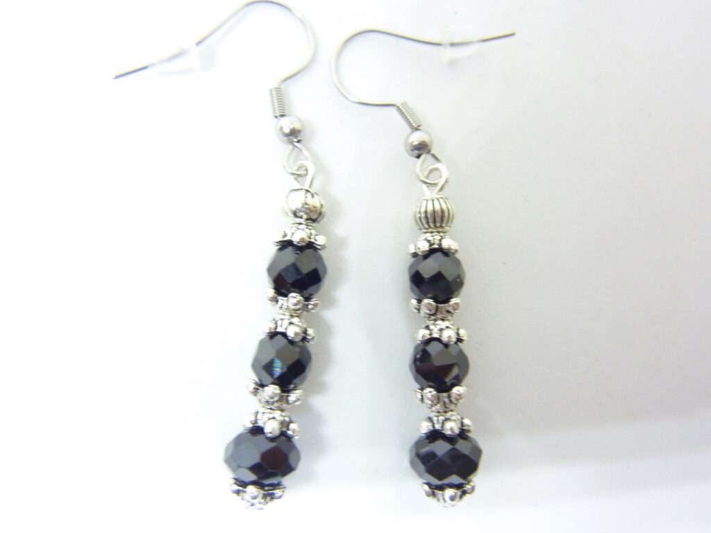 BOUCLES D’OREILLES PROTECTION SPINELLE NOIR 7 X 5 ET 6 MM