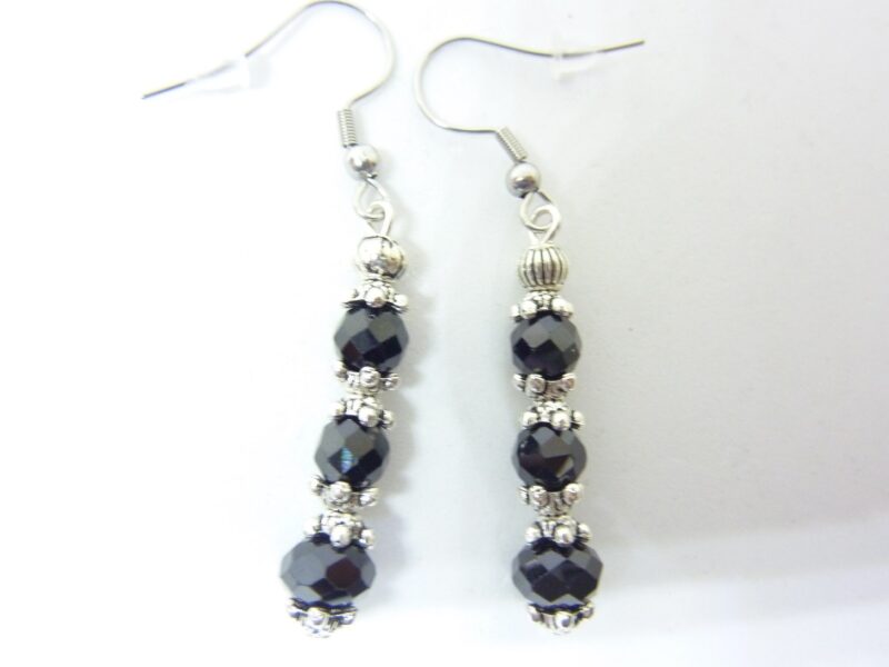 BOUCLES D'OREILLES PROTECTION SPINELLE NOIR 7 X 5 ET 6 MM