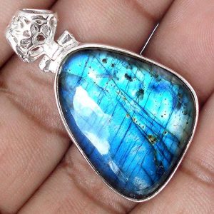 Labradorite propriétés et vertus comme pierre de protection