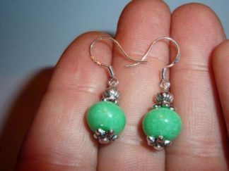 Boucles d'oreilles jade vert emeraude perles 10 x 8 mm