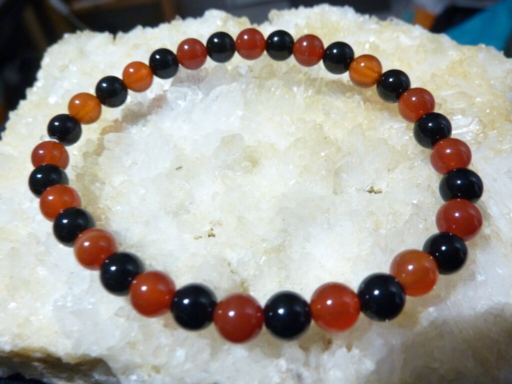 Bracelet tourmaline noire et cornaline perles rondes 6mm