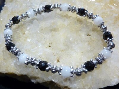 BRACELET SPINELLE TOURMALINE NOIRE PIERRE DE LUNE PERLES 6MM ET ARGENT TIBETAIN