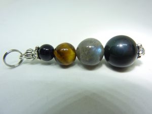 PENDENTIF PROTECTION OEIL DE TIGRE-LABRADORITE-OBSIDIENNE CELESTE-SPINELLE NOIRE