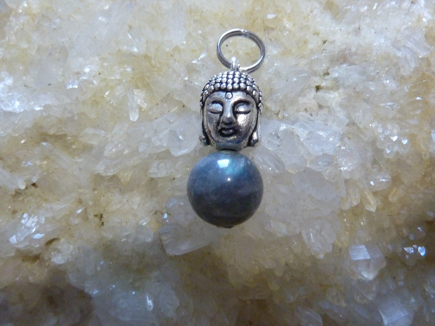 Pendentif intuition Bouddha Pierre de lune perles 10mm longueur 2,7cm 