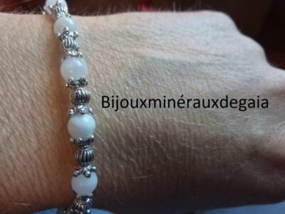 Bracelet pierre de lune perles rondes 6 mm et plaqué argent