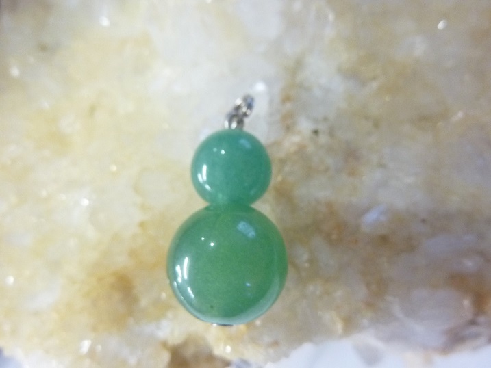 PENDENTIF AVENTURINE VERTE QUARTZ PERLES RONDES 10 ET 13 MM