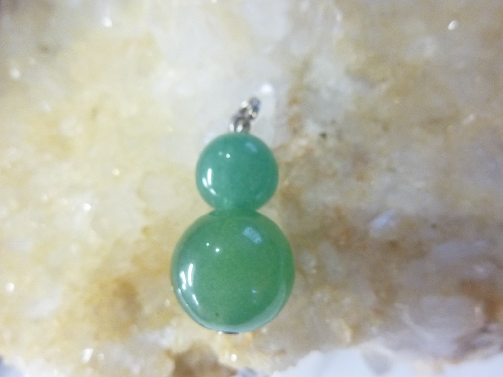 PENDENTIF AVENTURINE VERTE QUARTZ PERLES RONDES 10 ET 13 MM