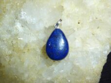 Pendentif larme en pierre lapis lazuli 1,7 cm x 1,2 cm x 0,6 cm