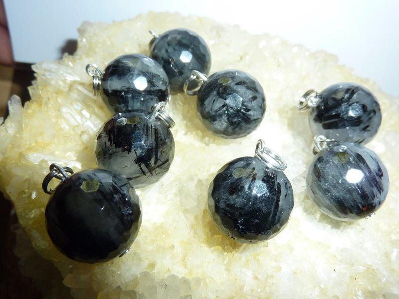 Pendentif protection quartz tourmaliné noire