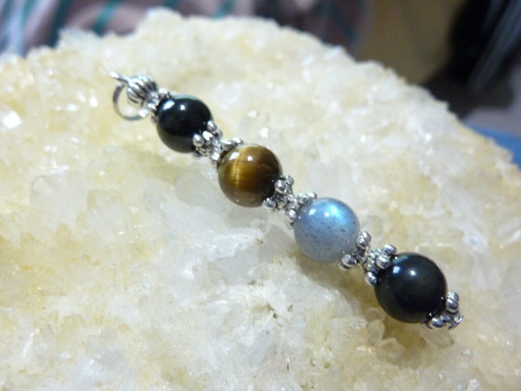 Pendentif Oeil de tigre-labradorite-obsidienne oeil celeste-spinelle protection Pendentif Oeil de tigre-labradorite-obsidienne oeil celeste-spinelle protection