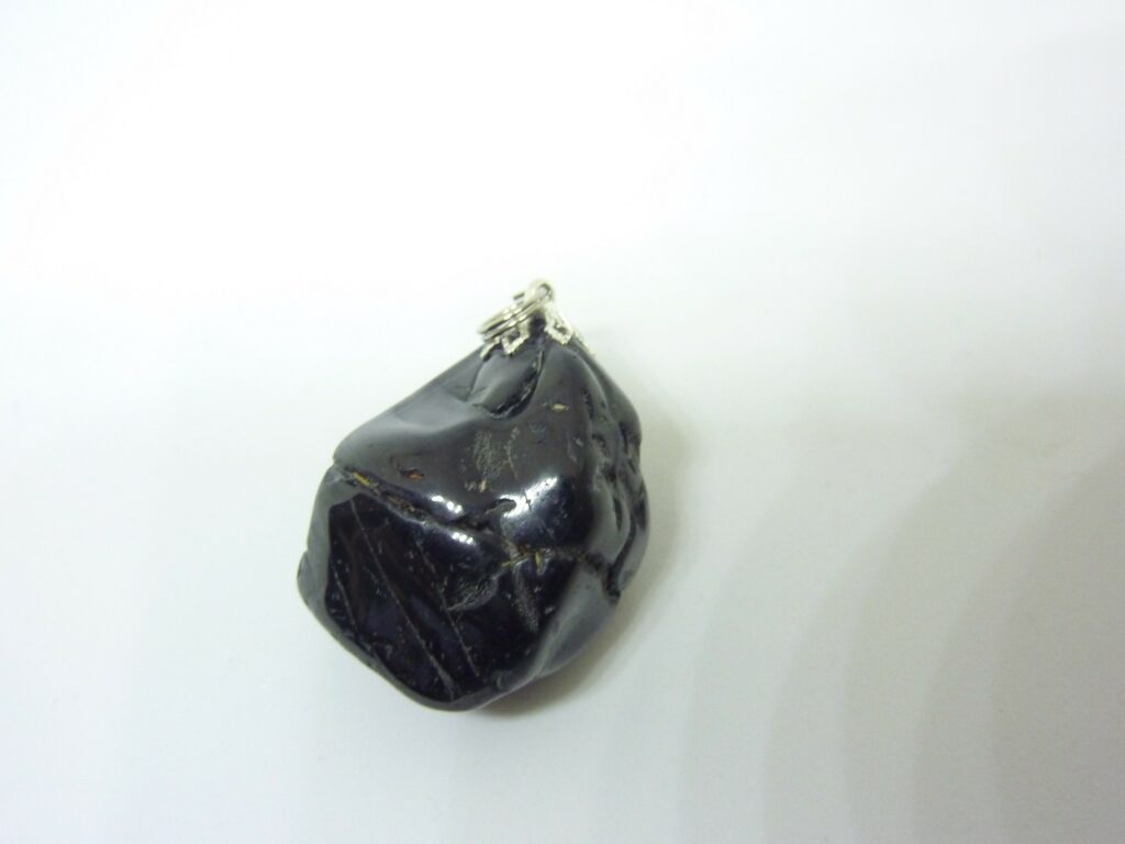 MASSIF PENDENTIF PROTECTION SPINELLE NOIRE 35,2 gr REF 9949