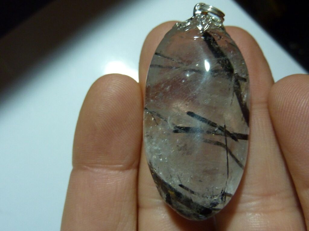 MASSIF PENDENTIF QUARTZ TOURMALINE NOIRE REF 1092
