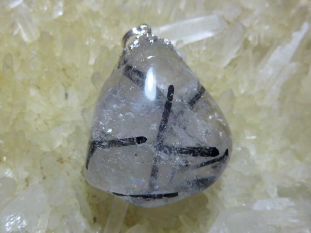 MASSIF PENDENTIF QUARTZ TOURMALINE NOIRE REF 1282