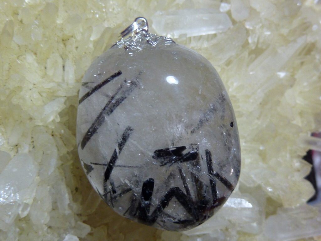 MASSIF PENDENTIF QUARTZ TOURMALINE NOIRE REF 6070