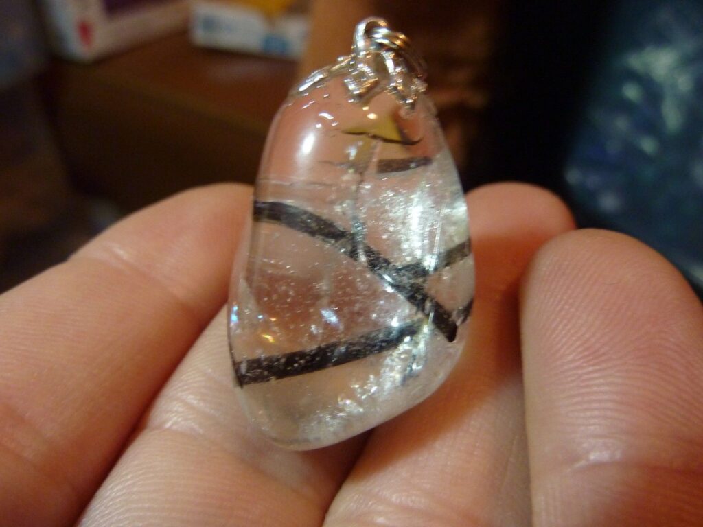 MAGNIFIQUE PENDENTIF QUARTZ TOURMALINE NOIRE REF 9748