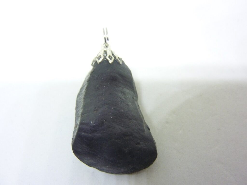 Pendentif protection Spinelle noir 15,7 gr ref 9330