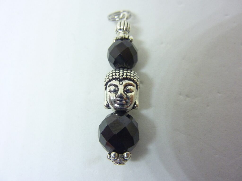 PENDENTIF PROTECTION BOUDDHA SPINELLE NOIR A FACETTES 10-8 MM