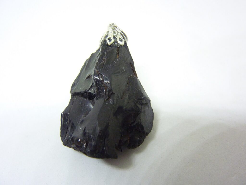 PENDENTIF PROTECTION SPINELLE NOIRE 20,2 gr REF 7053