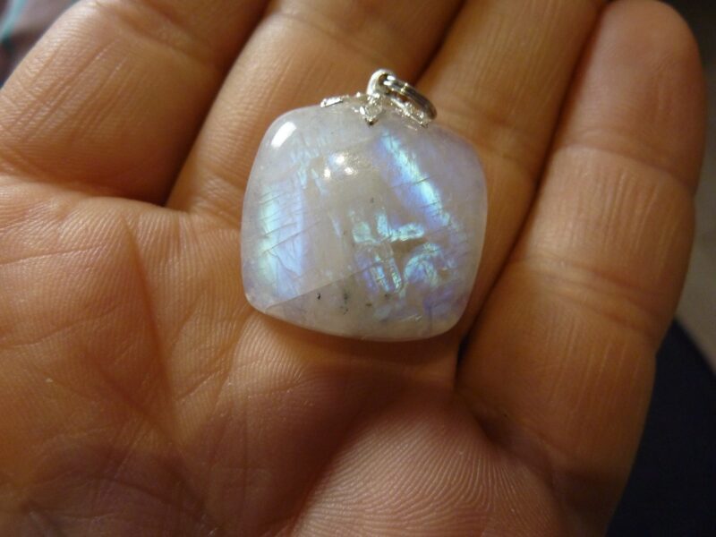 Pendentif Pierre de lune Quiétude et intuition ref 3181