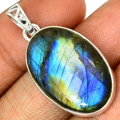 Propriétés de la labradorite comme pierre de protection
