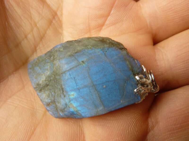 PENDENTIF PROTECTION EN LABRADORITE BRUT 14,7 gr ref 2607 – Image 3