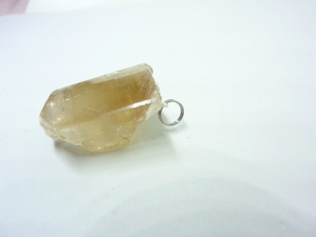 SUBLIME PENDENTIF TOPAZE IMPERIALE GEMME 16,8 GR 84 CARATS TRES RARE ref 4907