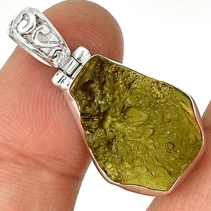 PENDENTIF MOLDAVITE MONTURE EN ARGENT 925. TRES RARE ! REF 2066