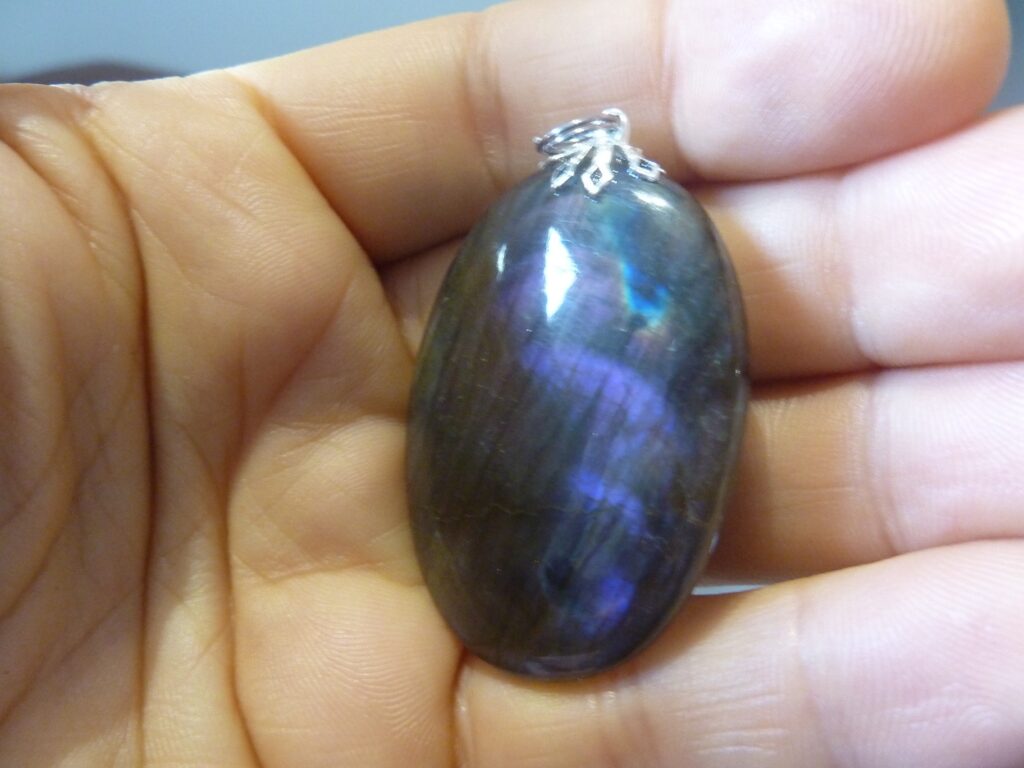 Pendentif labradorite violet très rare! ref 6360