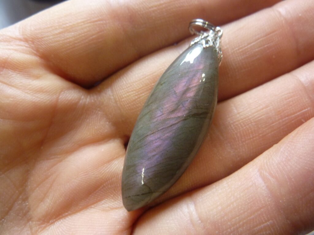 Pendentif protection labradorite violet très rare! ref 1749