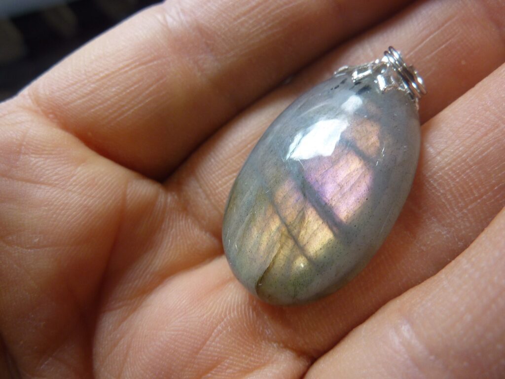 Pendentif protection labradorite violet très rare! ref 9973