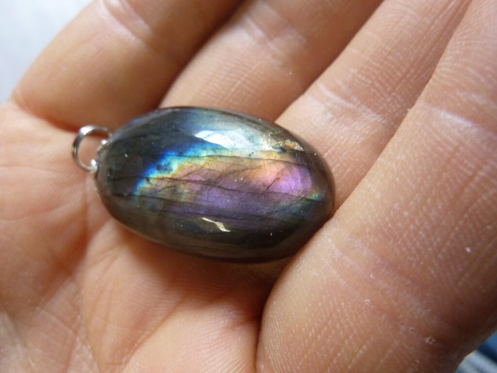 Pendentif protection labradorite violet très rare! ref 0569