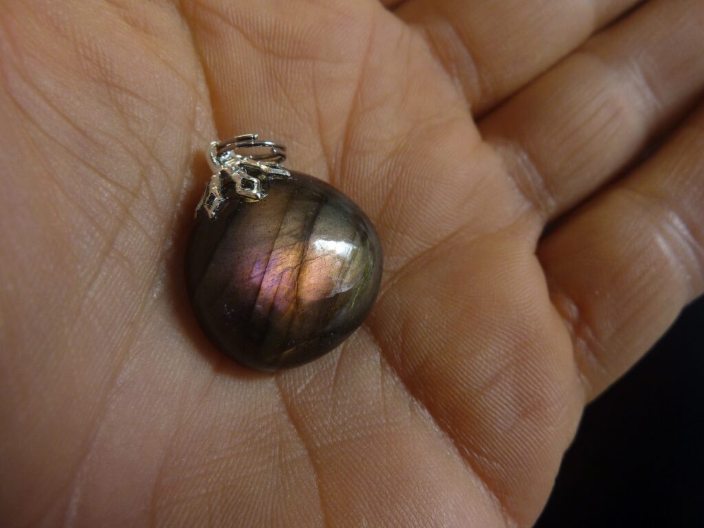 Pendentif protection labradorite violet très rare! ref 5995
