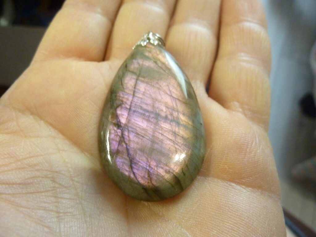Pendentif protection labradorite violet très rare! ref 6134