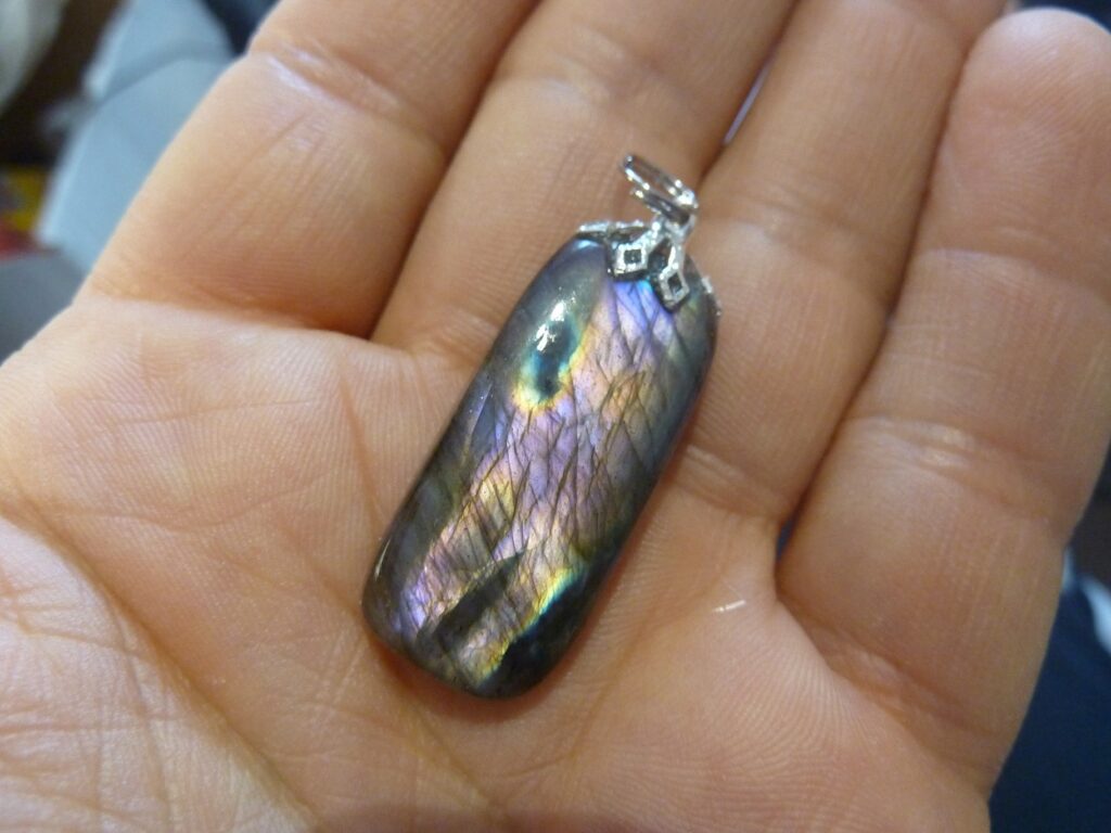 Pendentif protection labradorite violet très rare! ref 6633