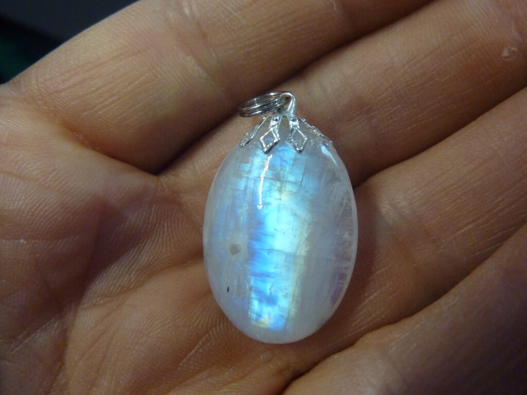PENDENTIF PIERRE DE LUNE GEMME AAA+ ref 3548
