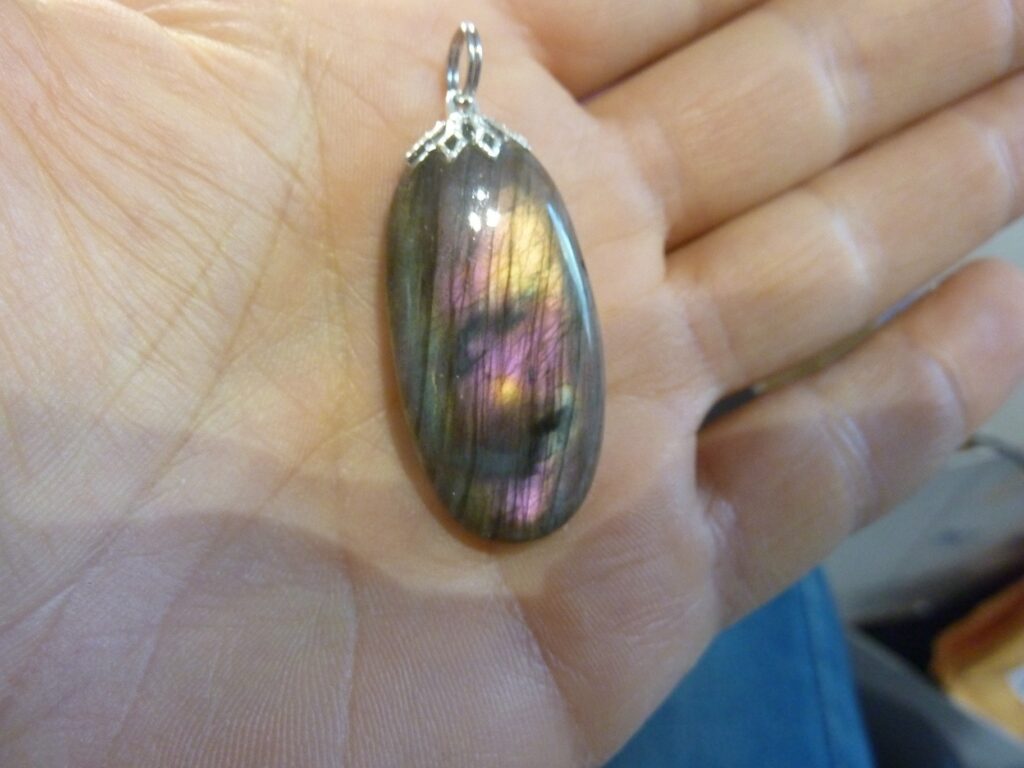 Pendentif protection labradorite violet très rare! ref 4022