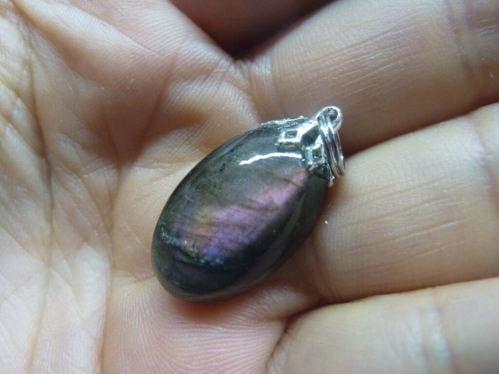 Pendentif protection labradorite violet très rare! ref 2882