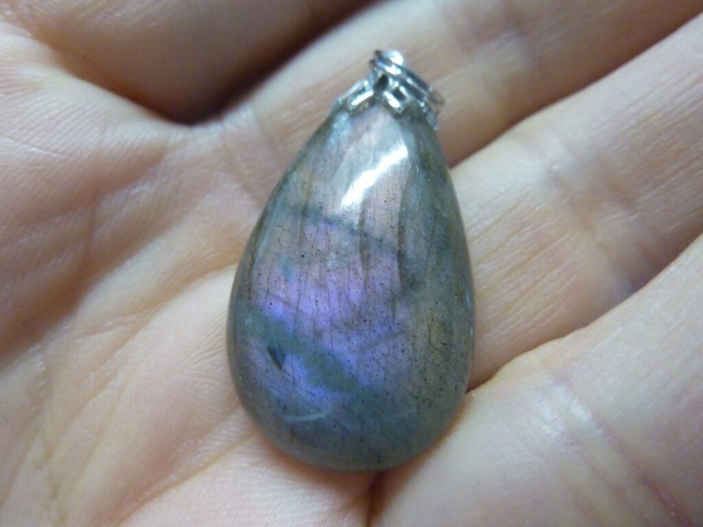Pendentif protection labradorite violet très rare! ref 0782