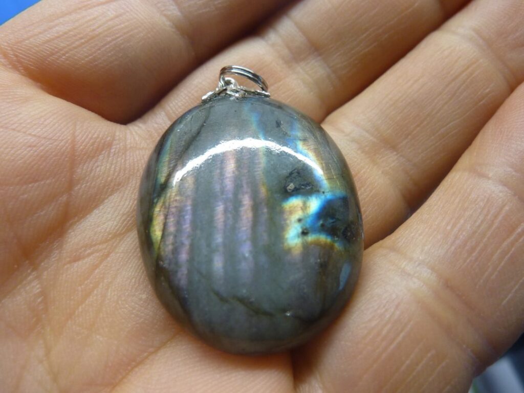 Pendentif protection labradorite violet très rare! ref 8801