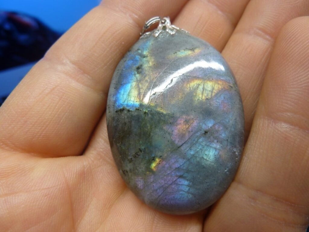Pendentif protection labradorite violet très rare! ref 1689