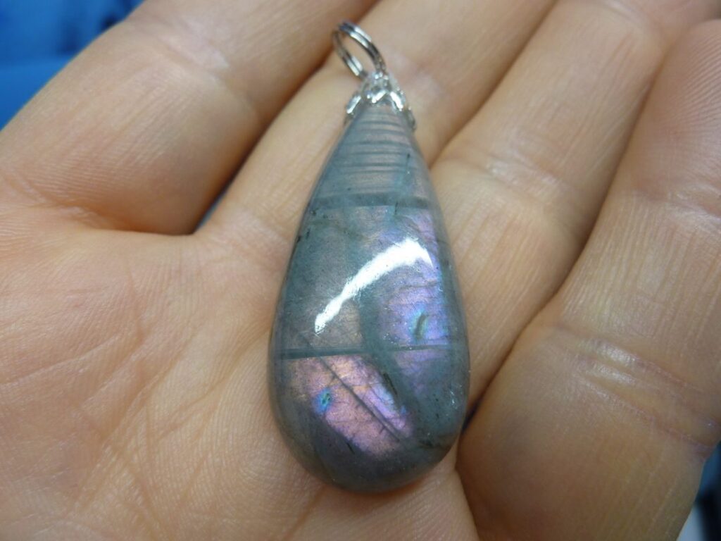 Pendentif protection labradorite violet très rare! ref 3895