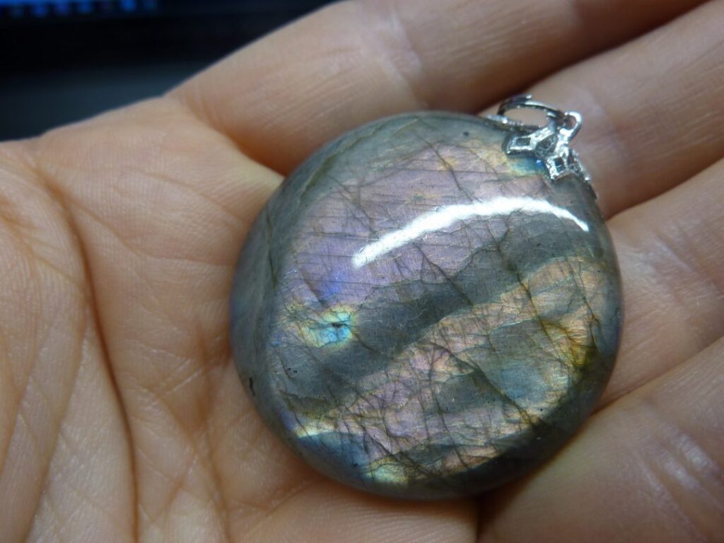 Pendentif protection labradorite violet très rare! ref 1306