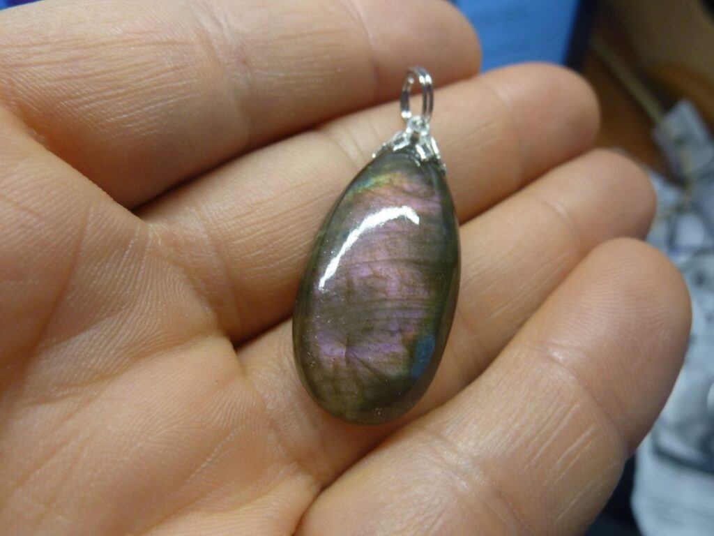 Pendentif protection labradorite violet très rare! ref 5982