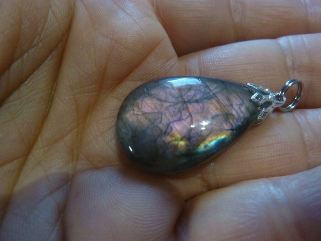 Pendentif protection labradorite violet très rare! ref 4706