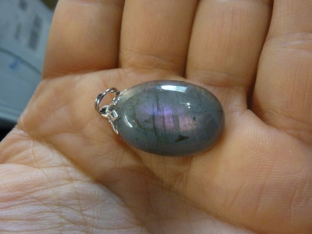 Pendentif protection labradorite violet très rare! ref 2757