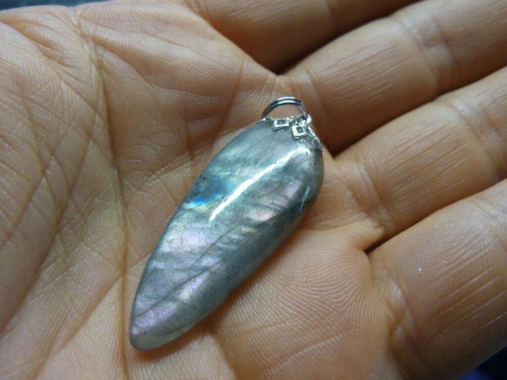 Pendentif protection labradorite violet très rare! ref 6545