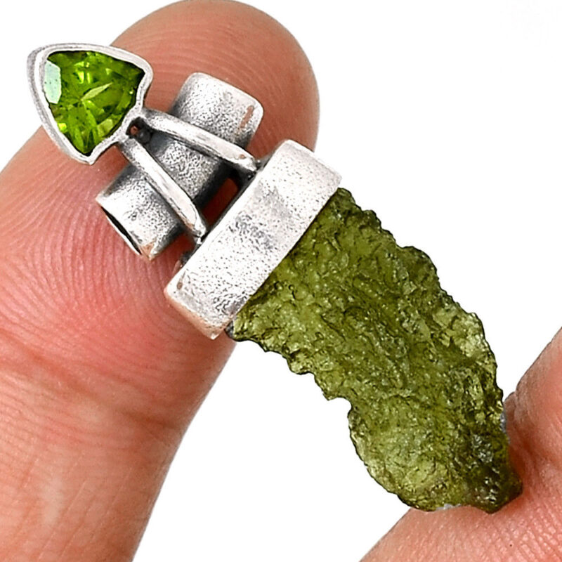 PENDENTIF MOLDAVITE & PERIDOT MONTURE EN ARGENT 925. RARE ! REF 7922